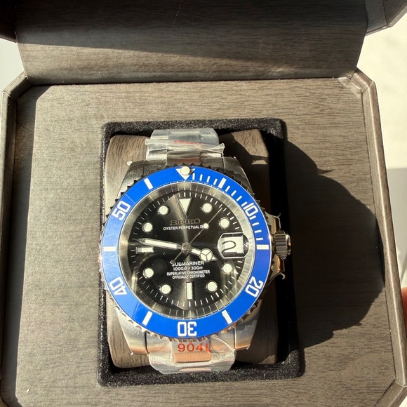 SeikoMod Custom Watch Blue Bezel Black Watch Face